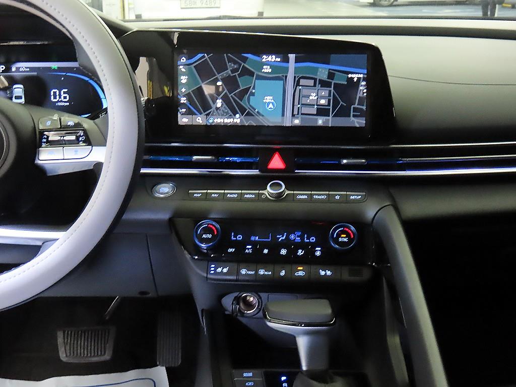 HYUNDAI Avante - Vista 11