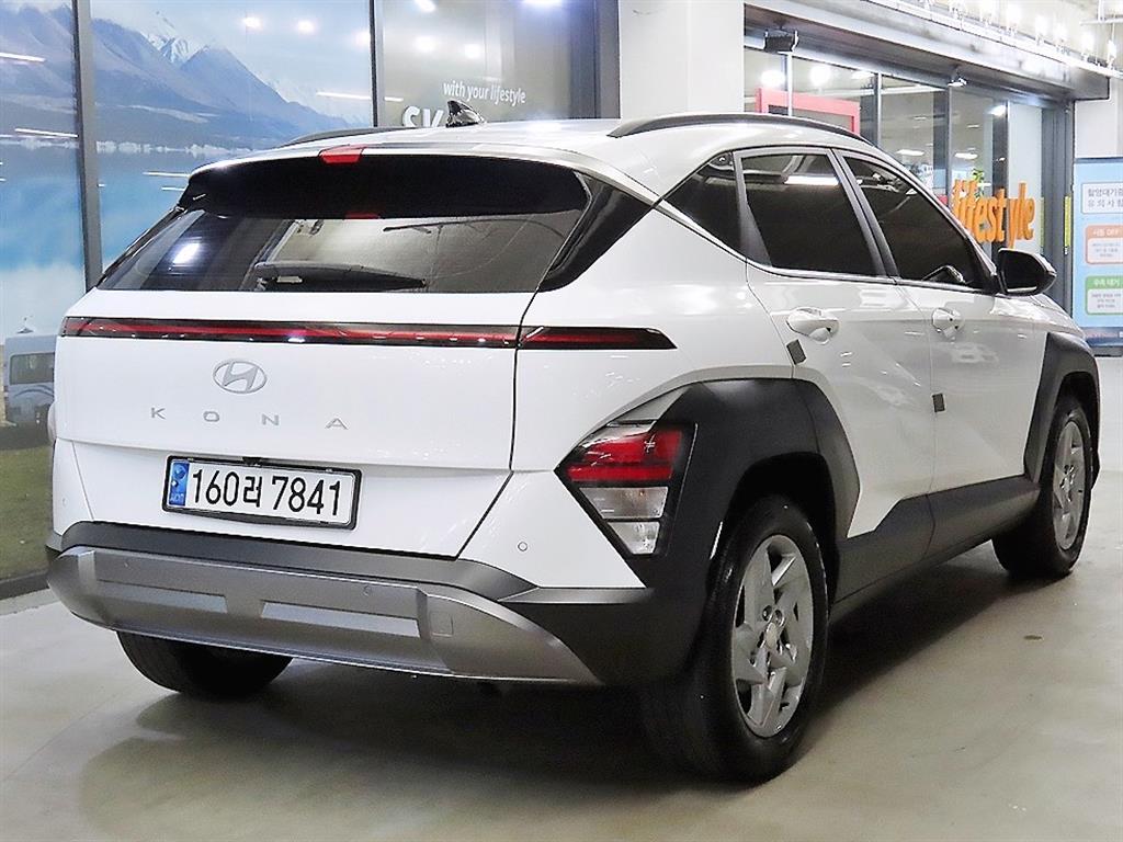 HYUNDAI Kona - Vista 4