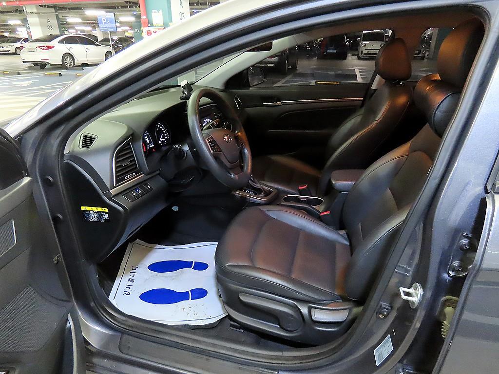 HYUNDAI Avante - Vista 6