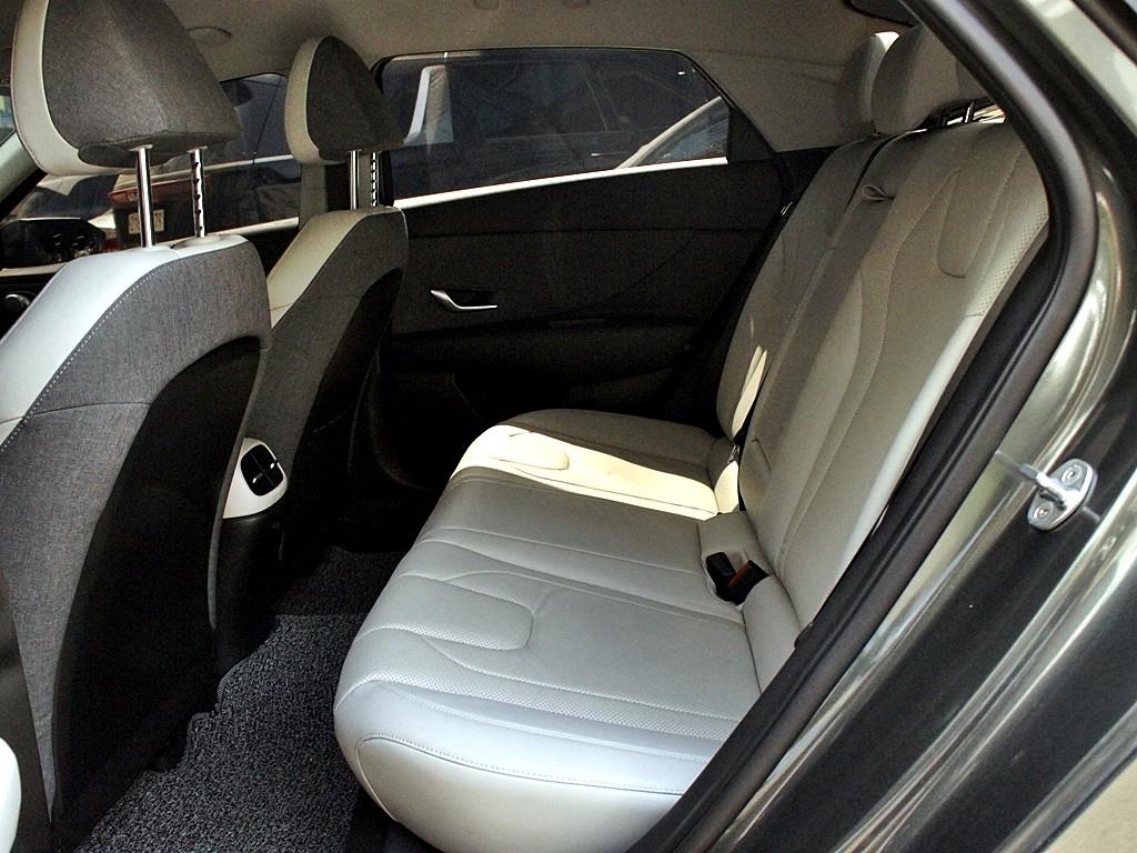 HYUNDAI Avante - Vista 7