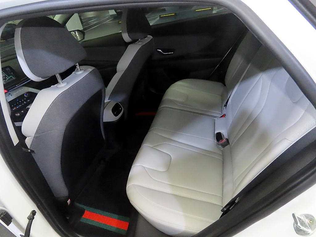HYUNDAI Avante - Vista 7