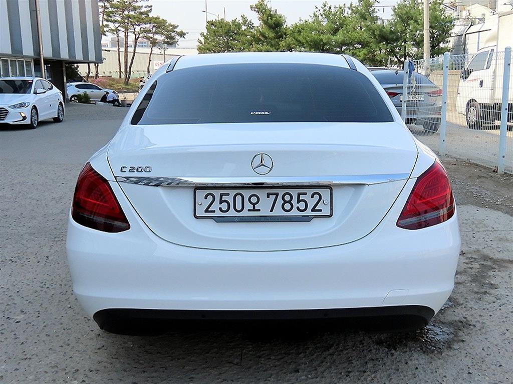 Mercedes Benz C Class - Vista 4