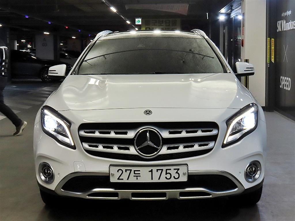 Mercedes Benz GLA Class - Vista 2