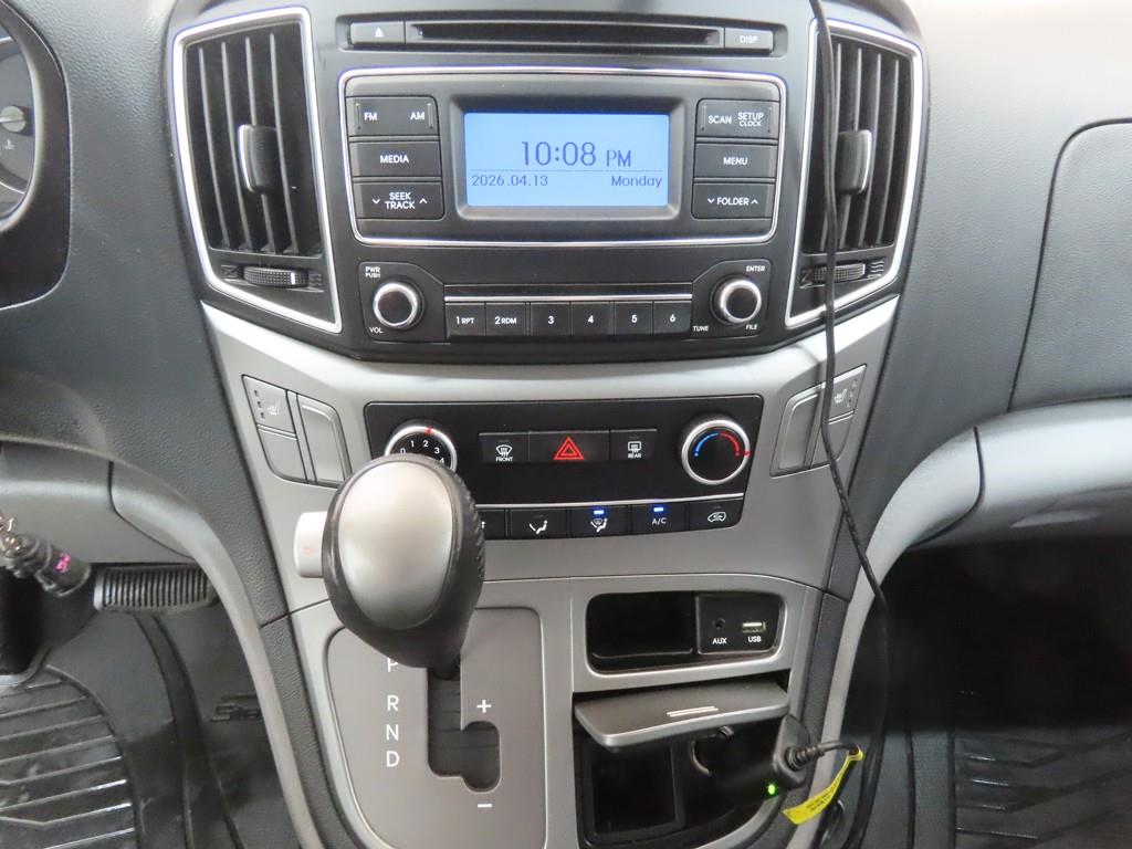 HYUNDAI Starex - Vista 10