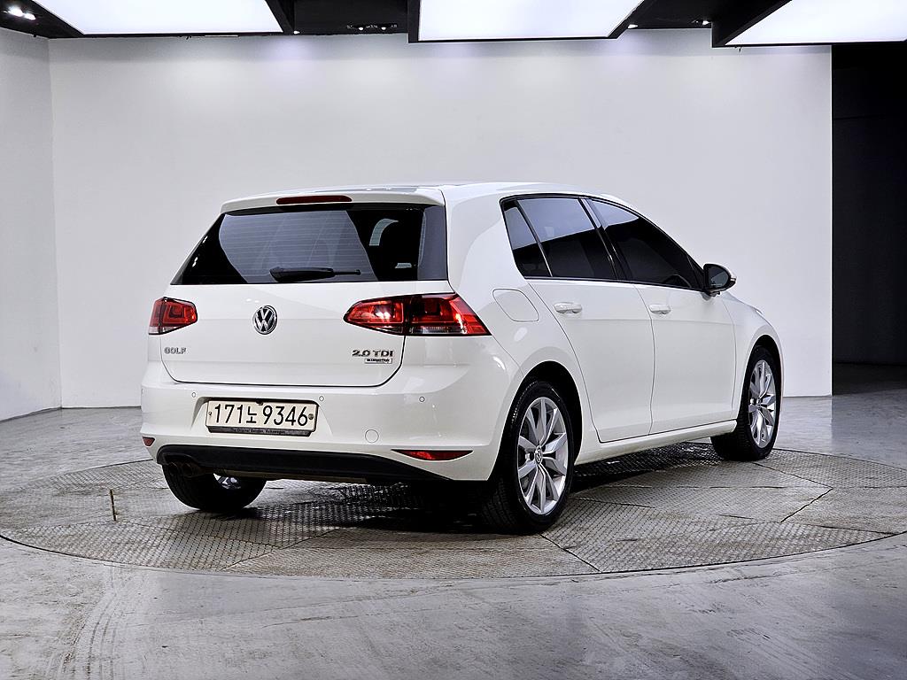 Volkswagen Golf - Vista 4