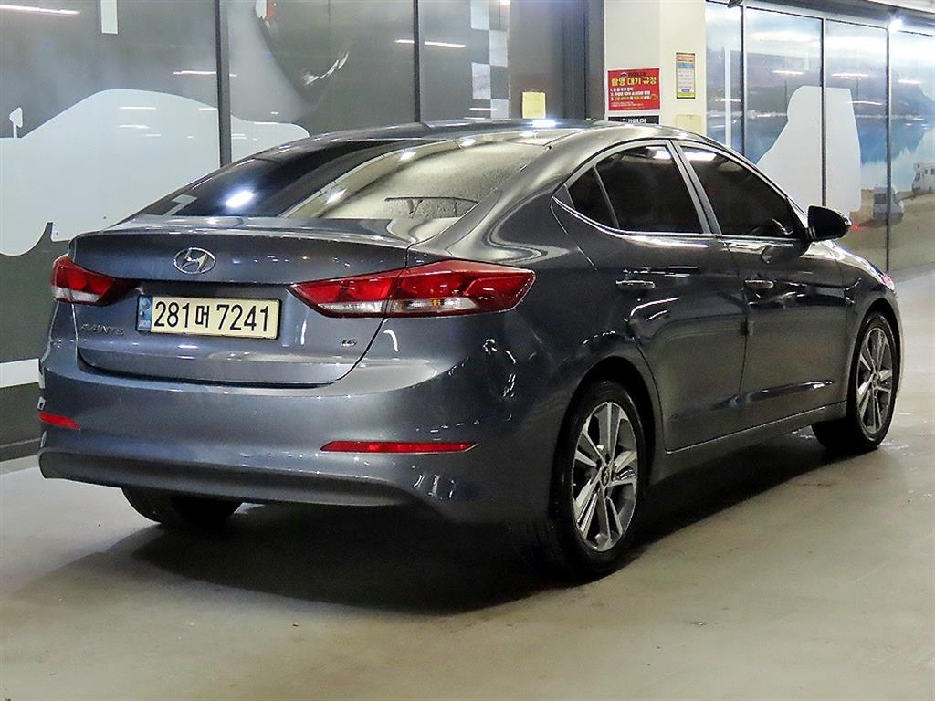 HYUNDAI Avante - Vista 4
