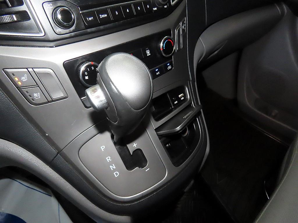 HYUNDAI Starex - Vista 12
