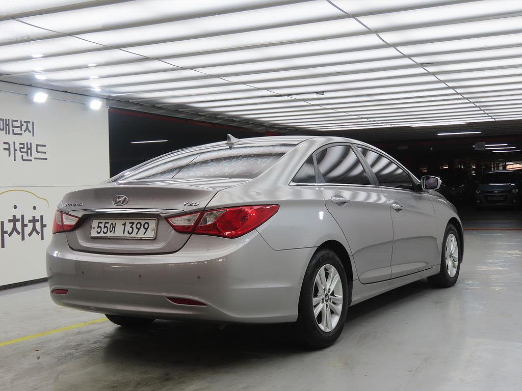 HYUNDAI Sonata - Vista 4