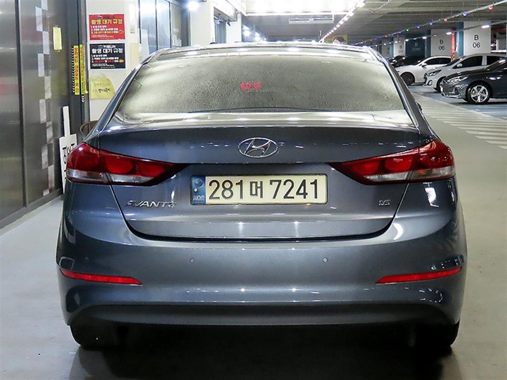 HYUNDAI Avante - Vista 5