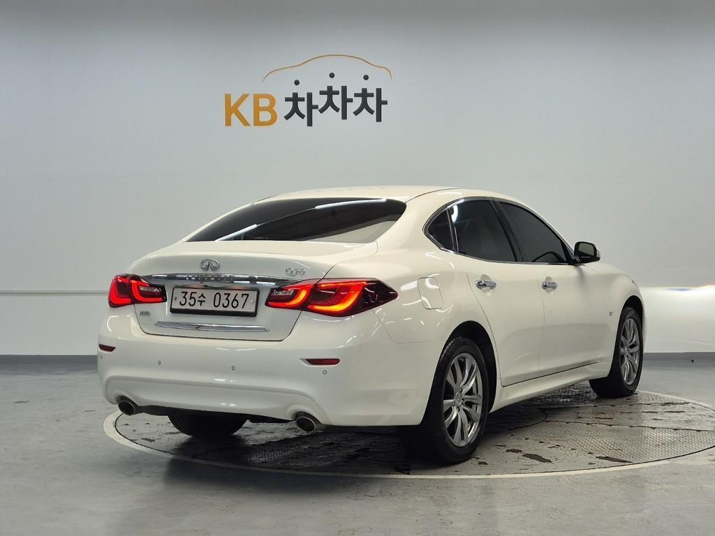 Infiniti Q - Vista 3