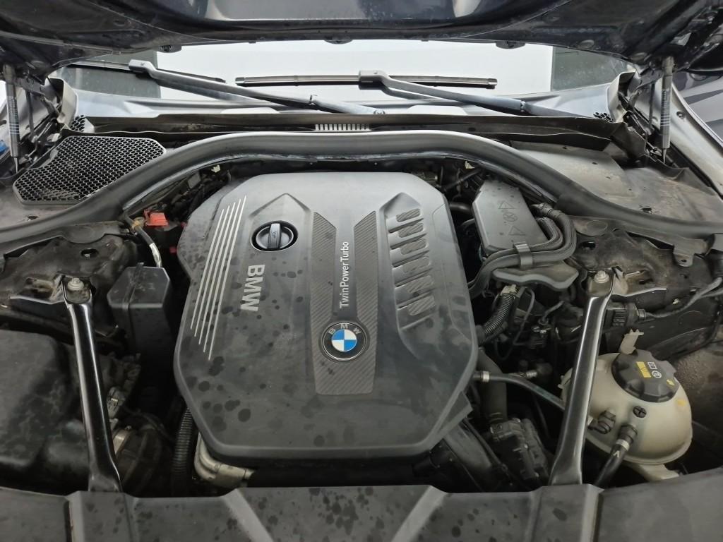 BMW 7 Series - Vista 5