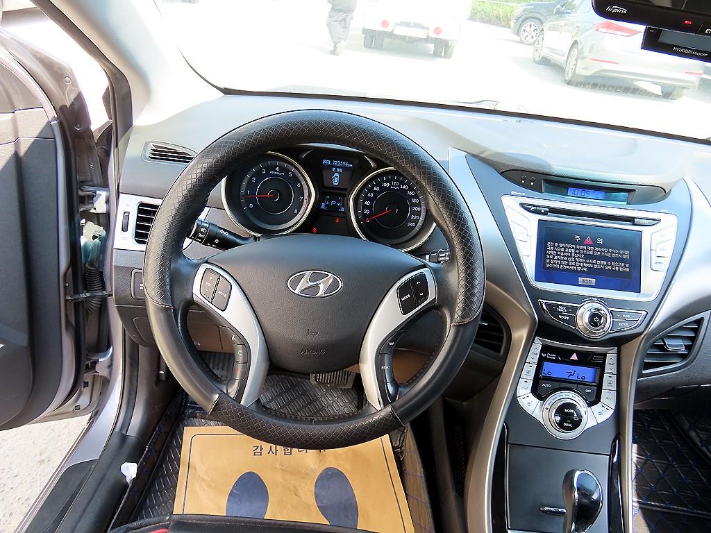 HYUNDAI Avante - Vista 8