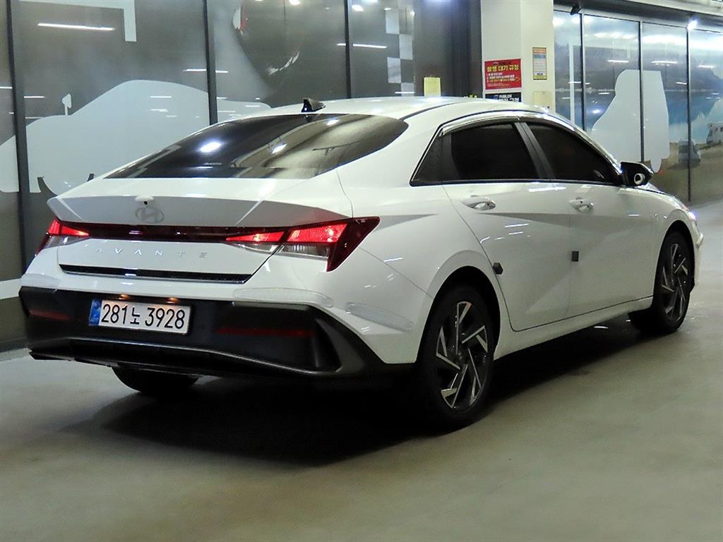 HYUNDAI Avante - Vista 4