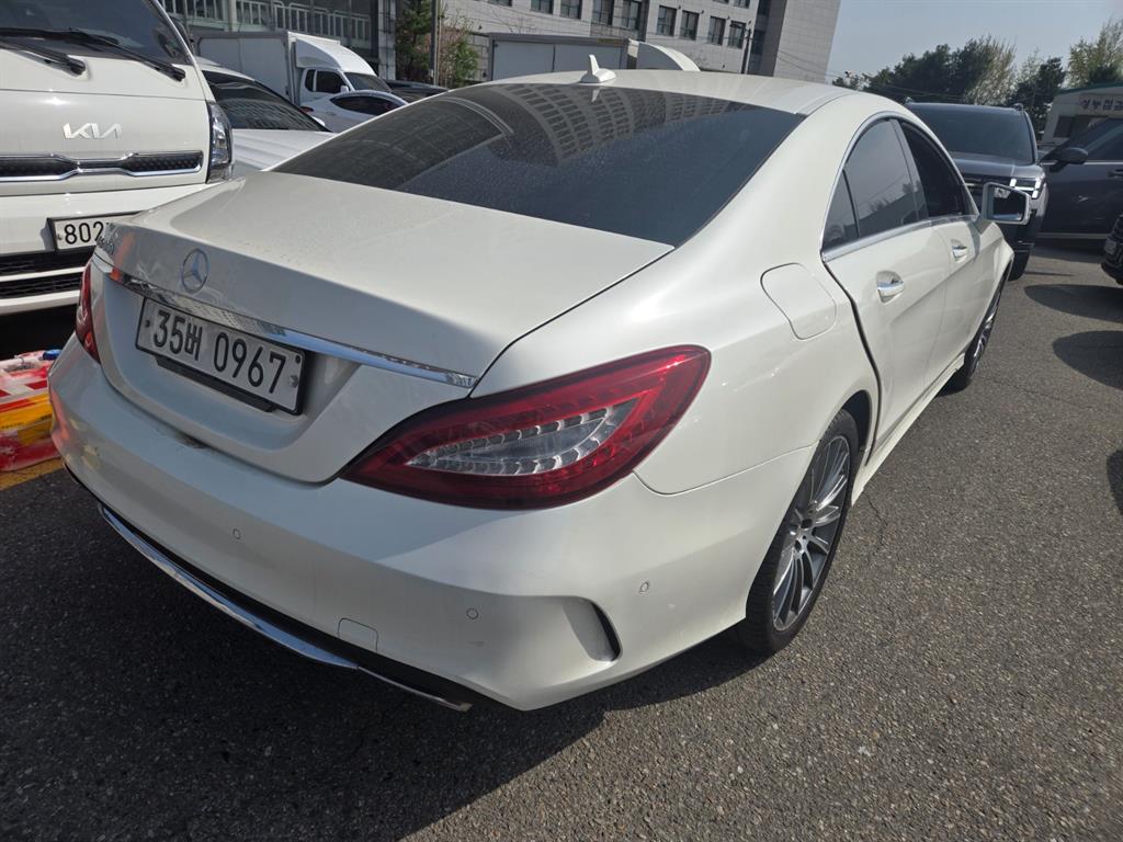 Mercedes Benz CLS Class - Vista 4