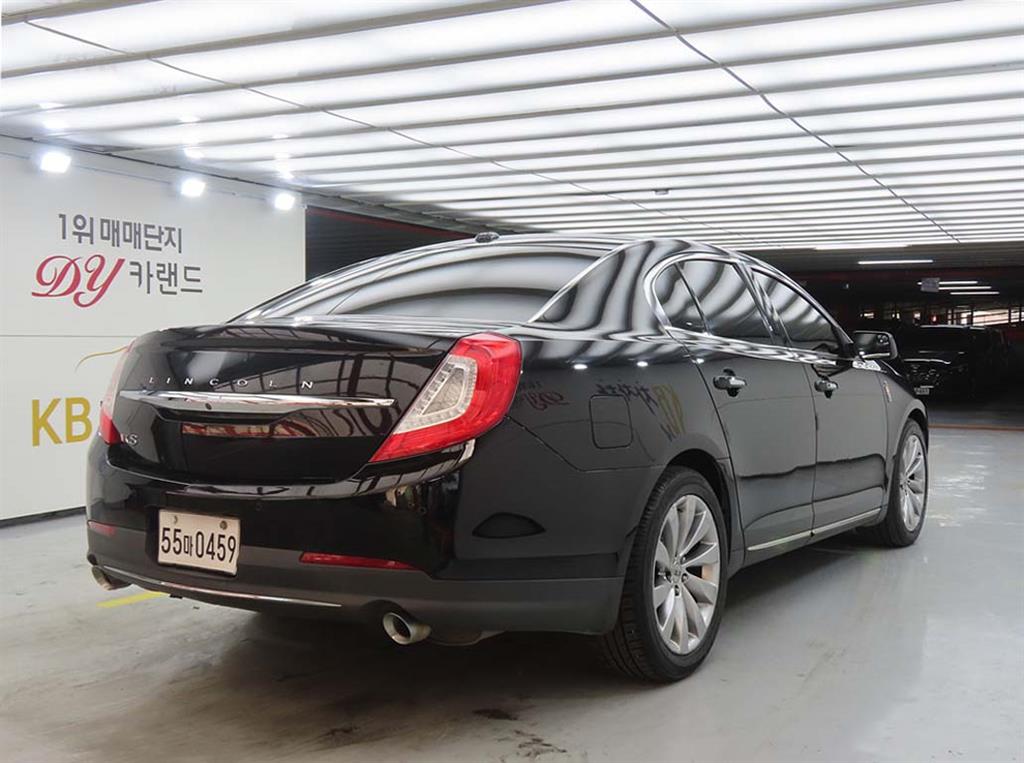 Lincoln MKS - Vista 4