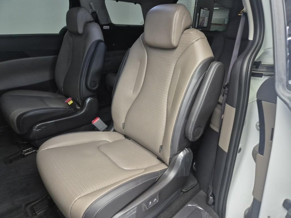 KIA Carnival - Vista 12