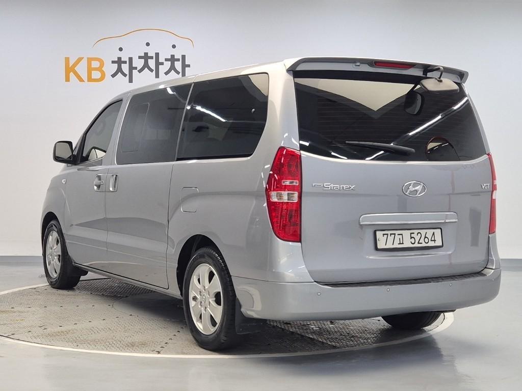 HYUNDAI Starex - Vista 2