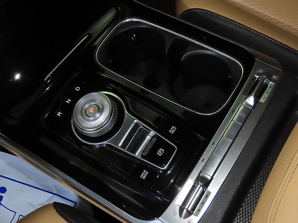 KIA Carnival - Vista 12