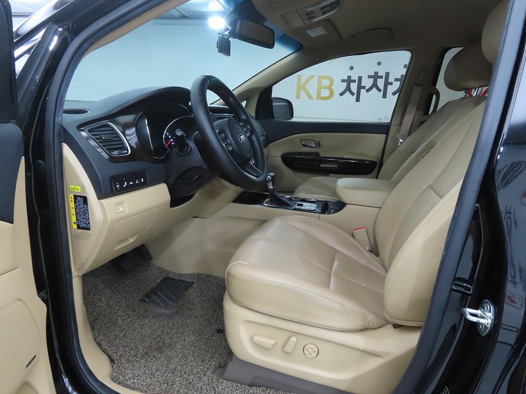 KIA Carnival - Vista 5