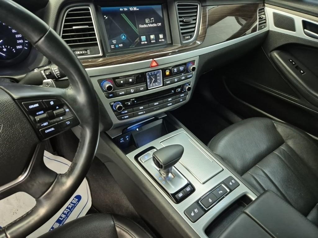 Genesis G80 - Vista 10