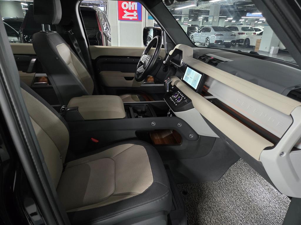 Land Rover Defender - Vista 12