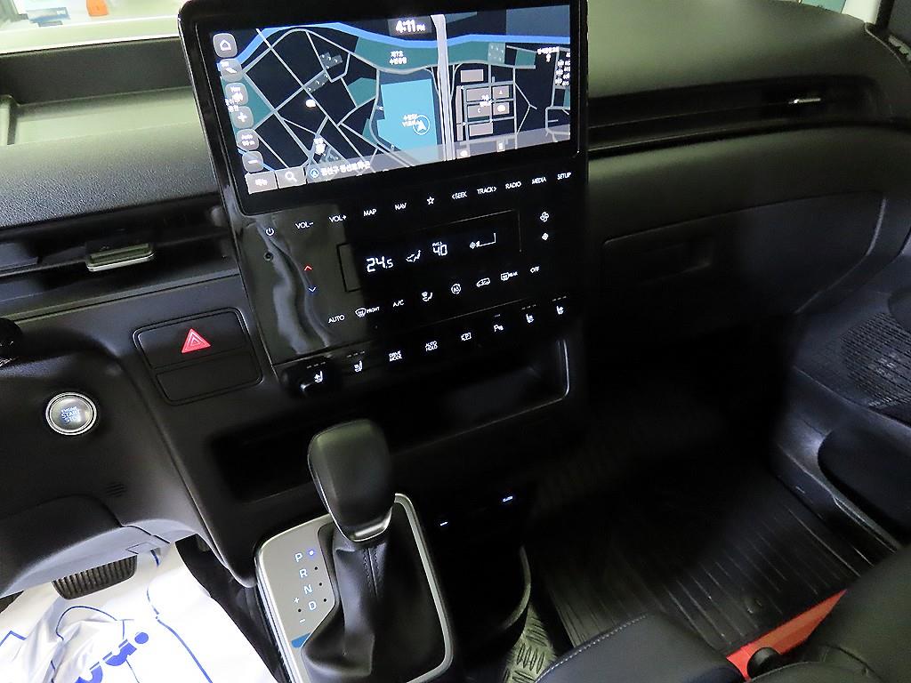 HYUNDAI Staria - Vista 10