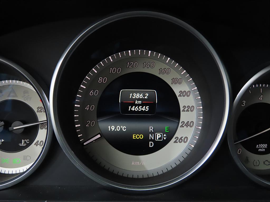 Mercedes Benz E class - Vista 8