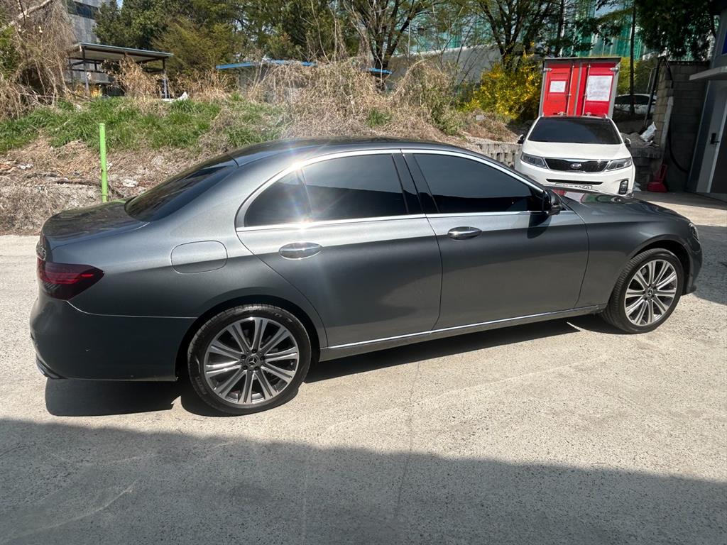 Mercedes Benz E class - Vista 4