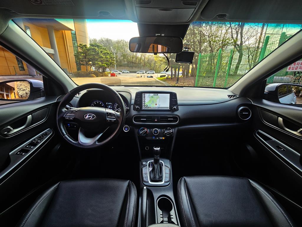 HYUNDAI Kona - Vista 10