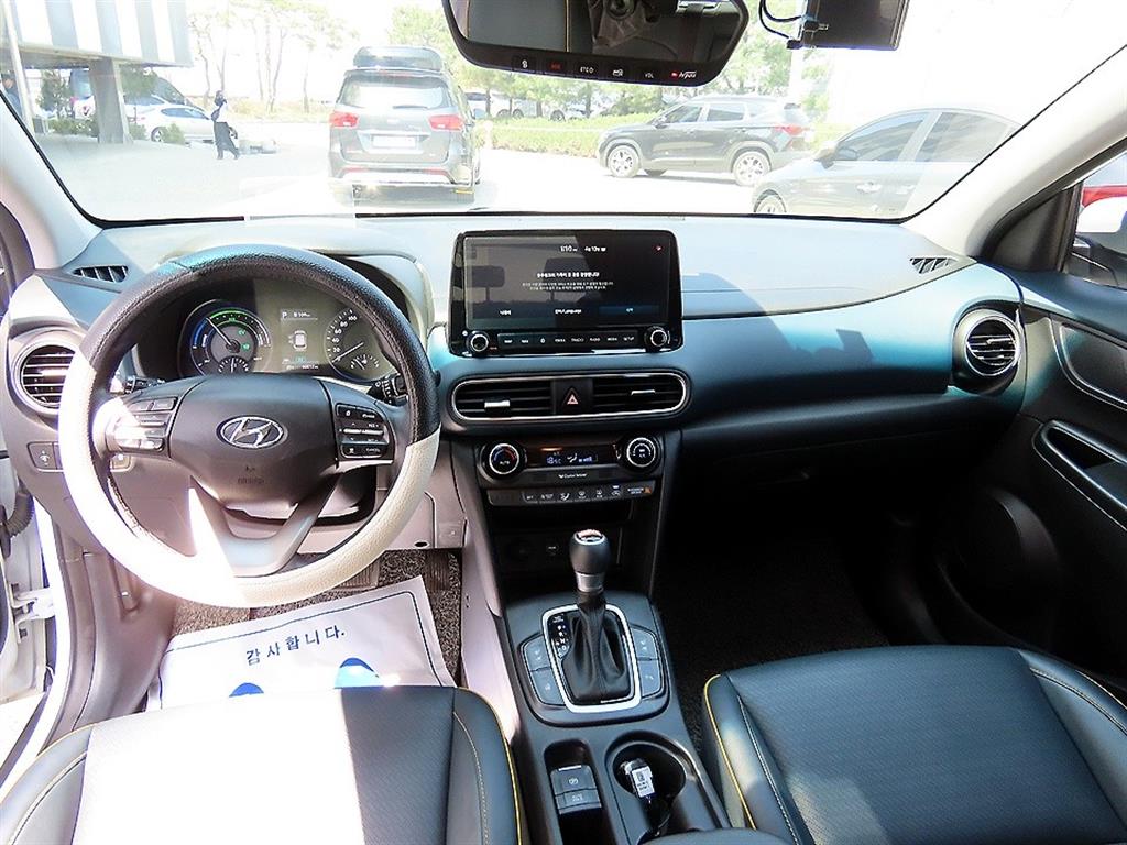 HYUNDAI Kona - Vista 7