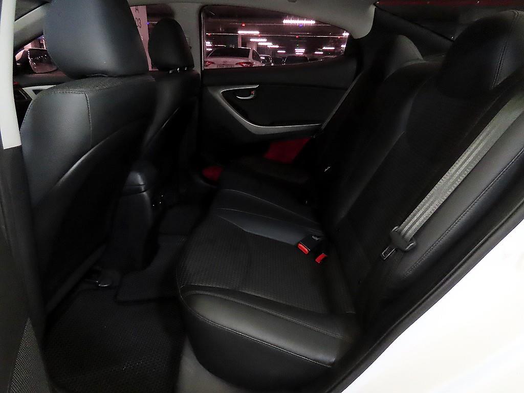 HYUNDAI Avante - Vista 7