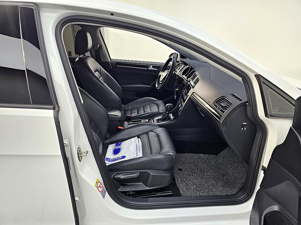 Volkswagen Golf - Vista 11