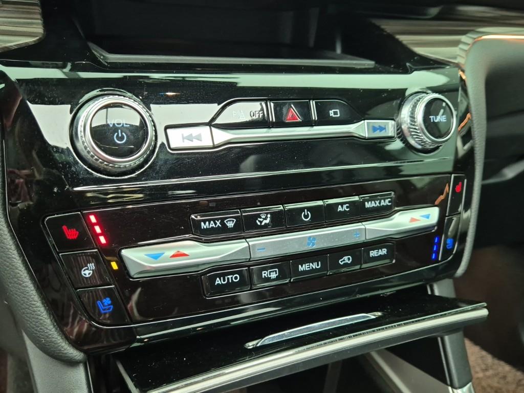 Ford Explorer - Vista 10