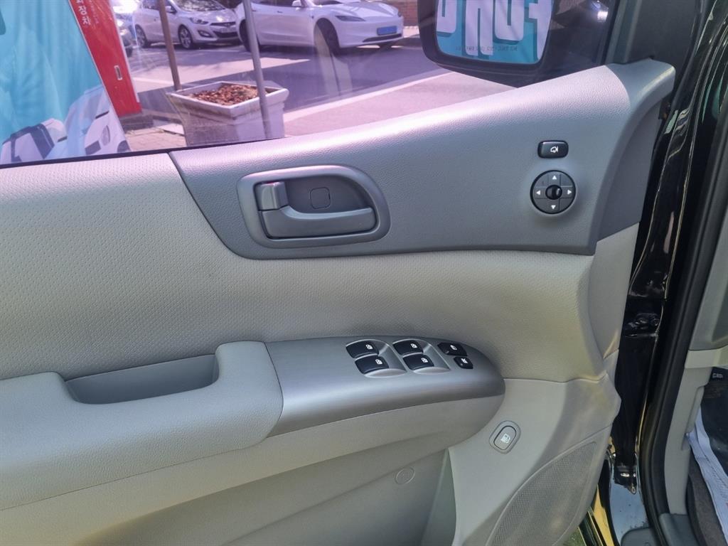 KIA Carnival - Vista 4