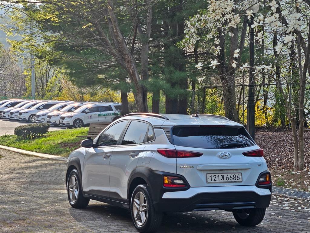 HYUNDAI Kona - Vista 6