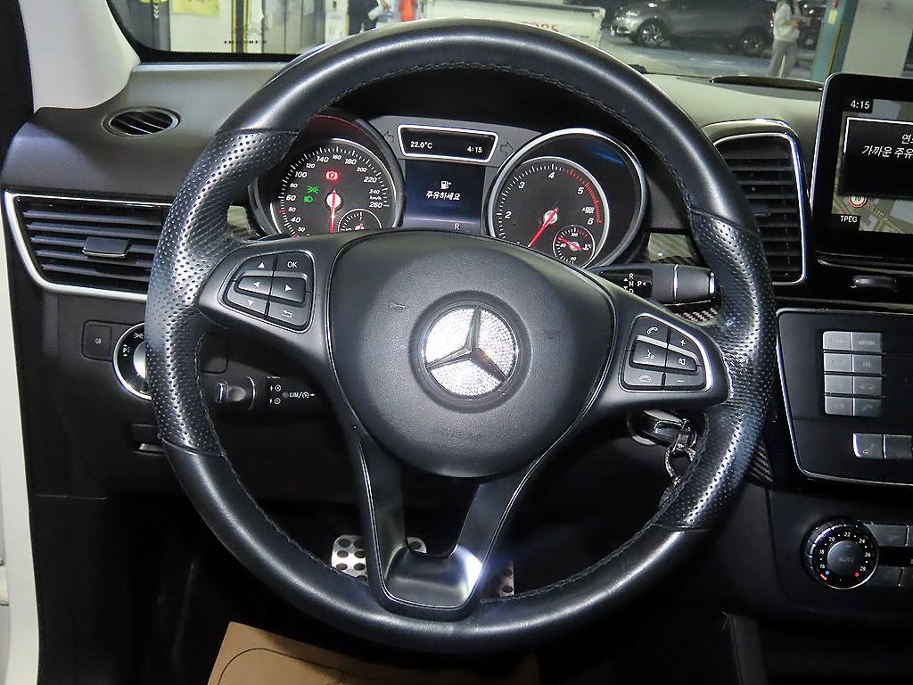 Mercedes Benz GLE Class - Vista 8