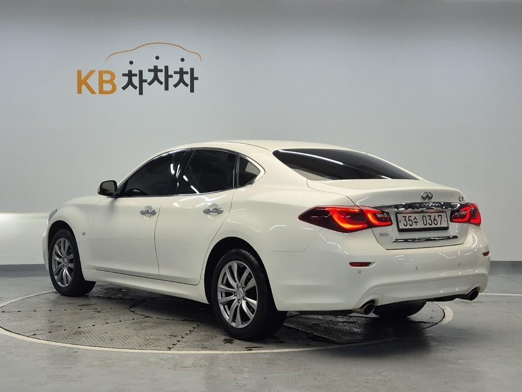 Infiniti Q - Vista 2