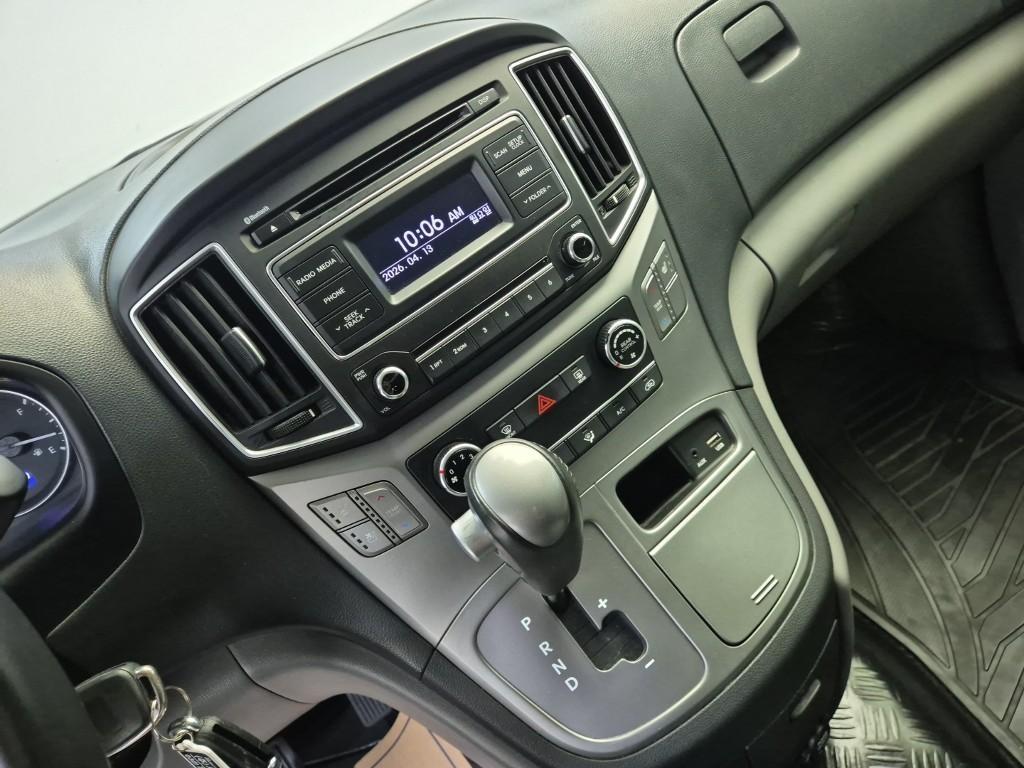 HYUNDAI Starex - Vista 10