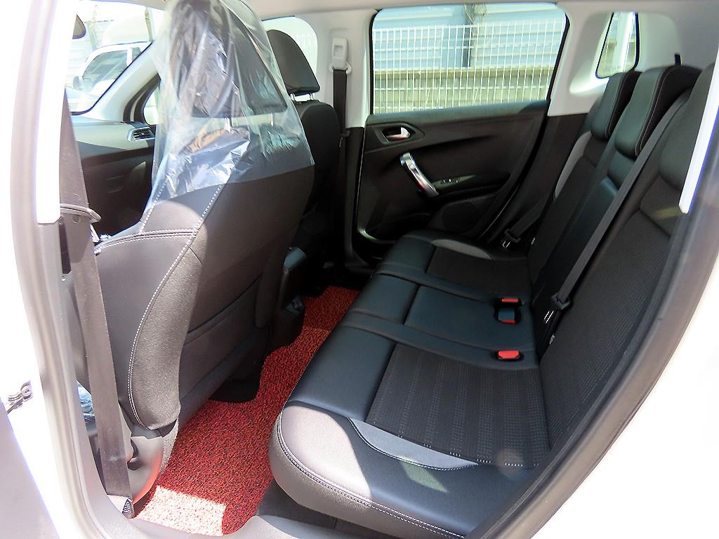 Peugeot 2008 - Vista 6