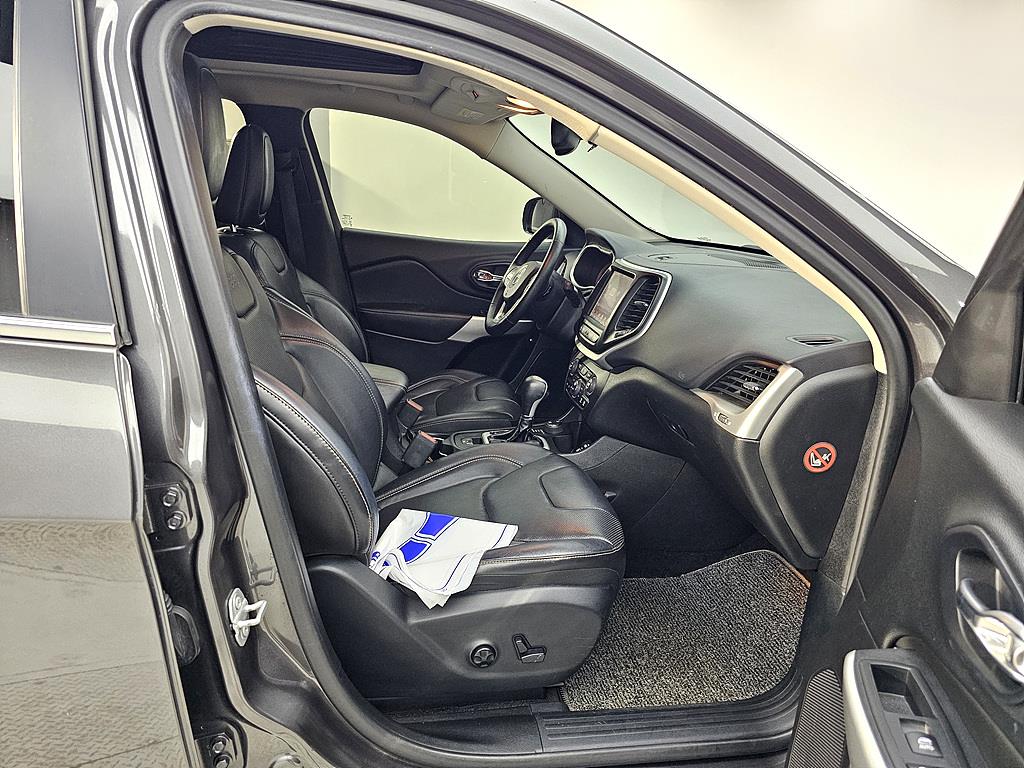 Jeep Cherokee - Vista 11