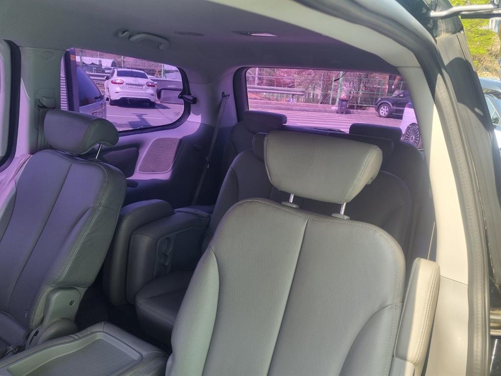 KIA Carnival - Vista 9