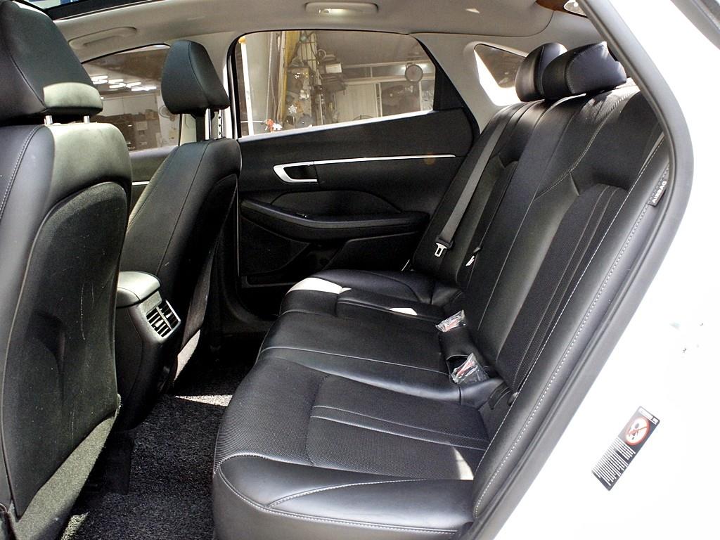 HYUNDAI Sonata - Vista 10