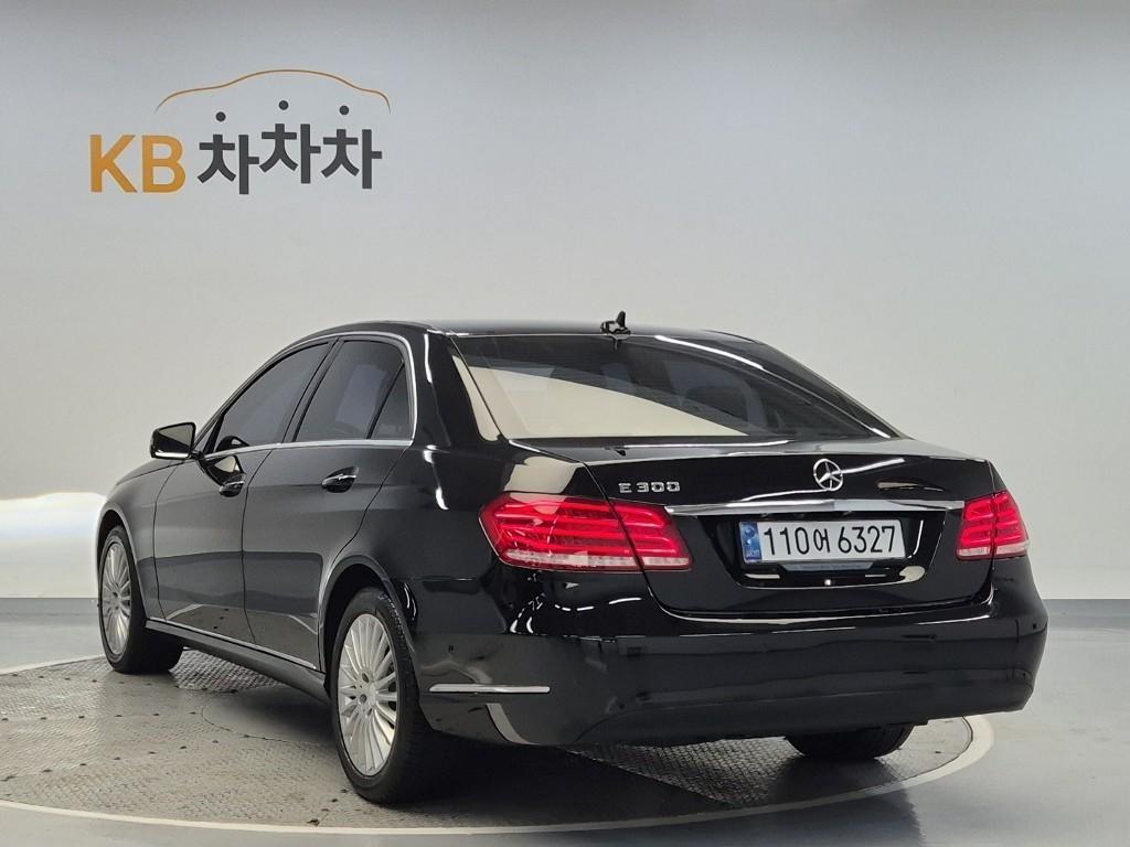 Mercedes Benz E class - Vista 4