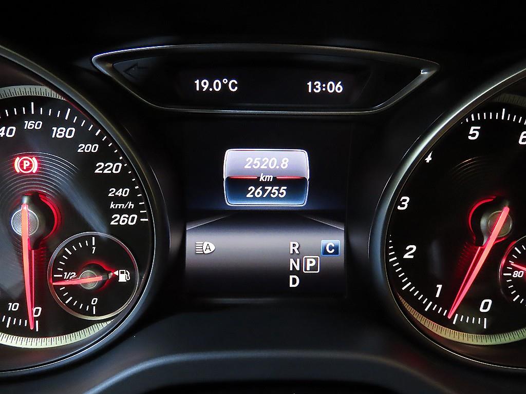 Mercedes Benz GLA Class - Vista 9