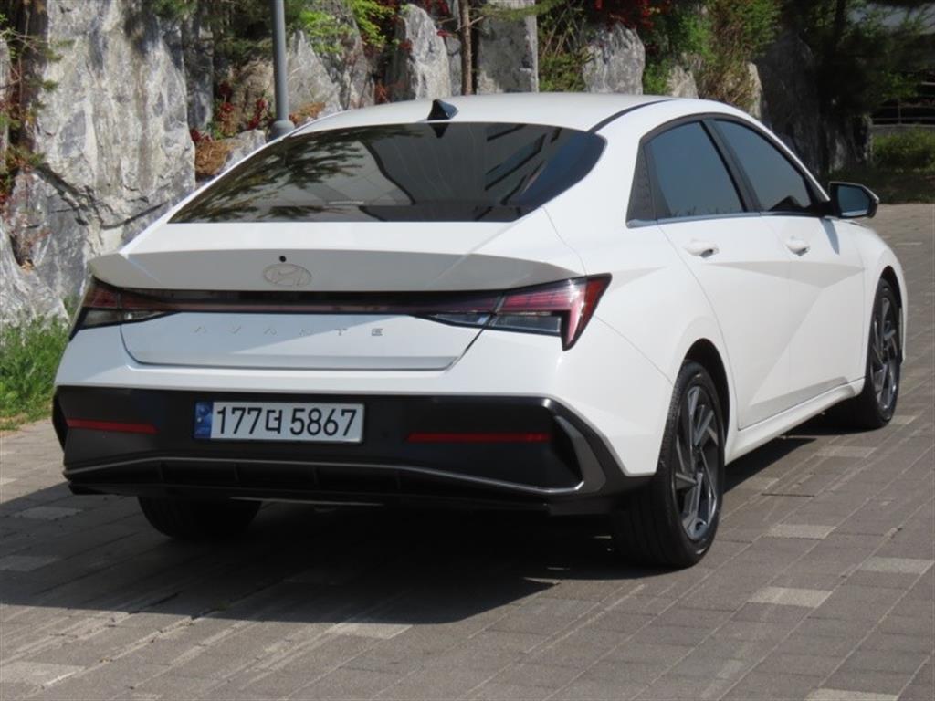 HYUNDAI Avante - Vista 5