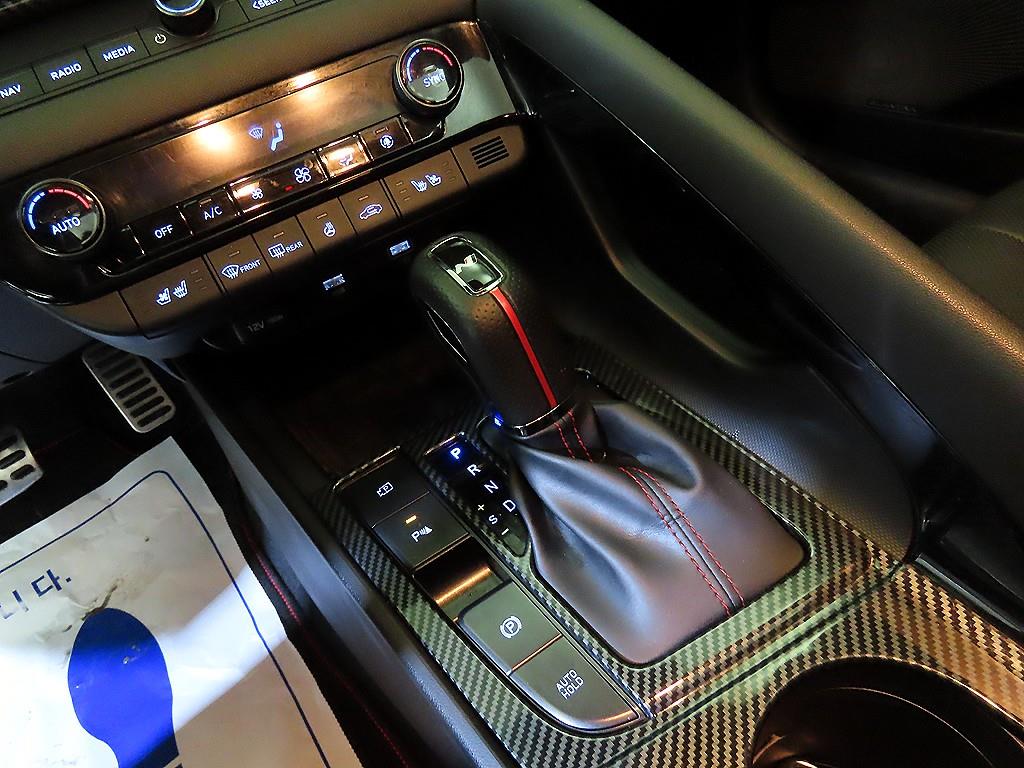 HYUNDAI Avante - Vista 12