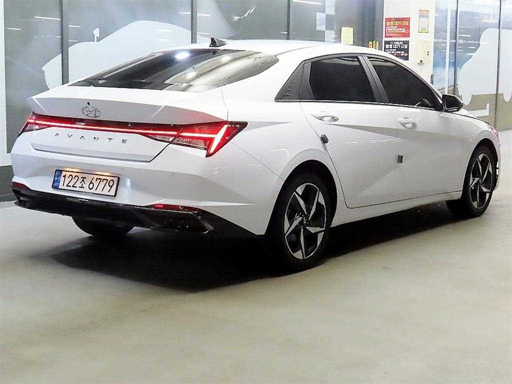 HYUNDAI Avante - Vista 4