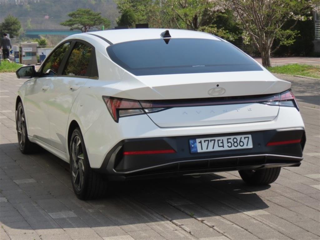 HYUNDAI Avante - Vista 7