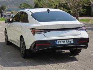 HYUNDAI Avante - Vista 8