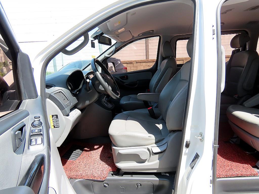 HYUNDAI Starex - Vista 5